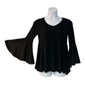 Monroe & Main T-Shirt Knit Georgette Statement Sleeve Witchy Office Party Top